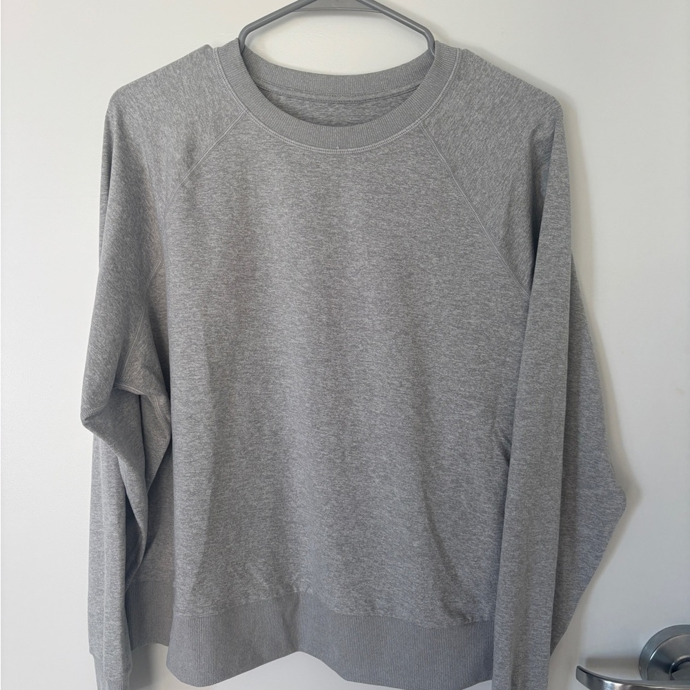 Vuori Women’s Light Heather Grey Pullover Long Sleeve